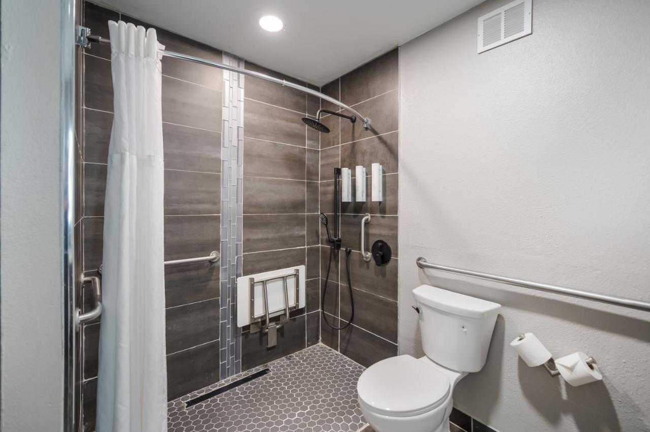 Hotel Clarion Pointe