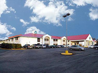 Clarion Pointe Hotel 3*