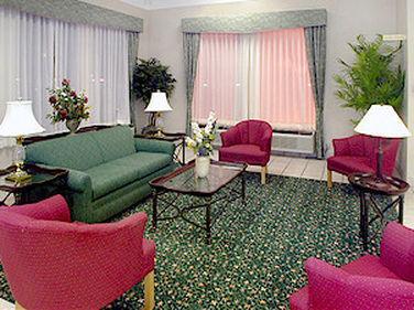 Clarion Pointe Hotel Marshall