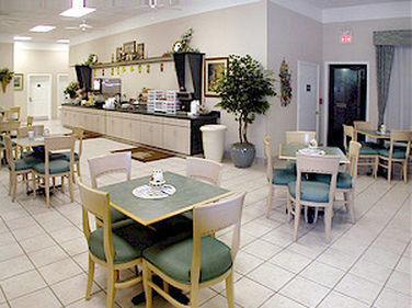 Clarion Pointe Hotel