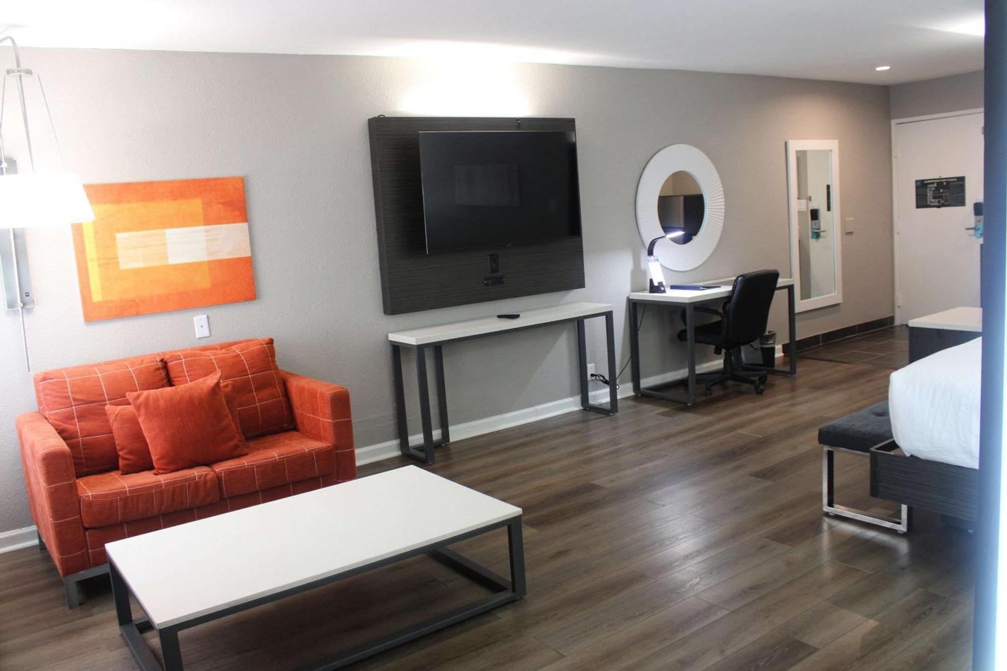 Clarion Pointe 3*