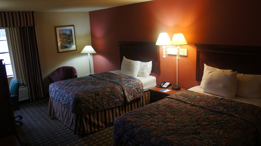 Hotel Clarion Pointe 3*
