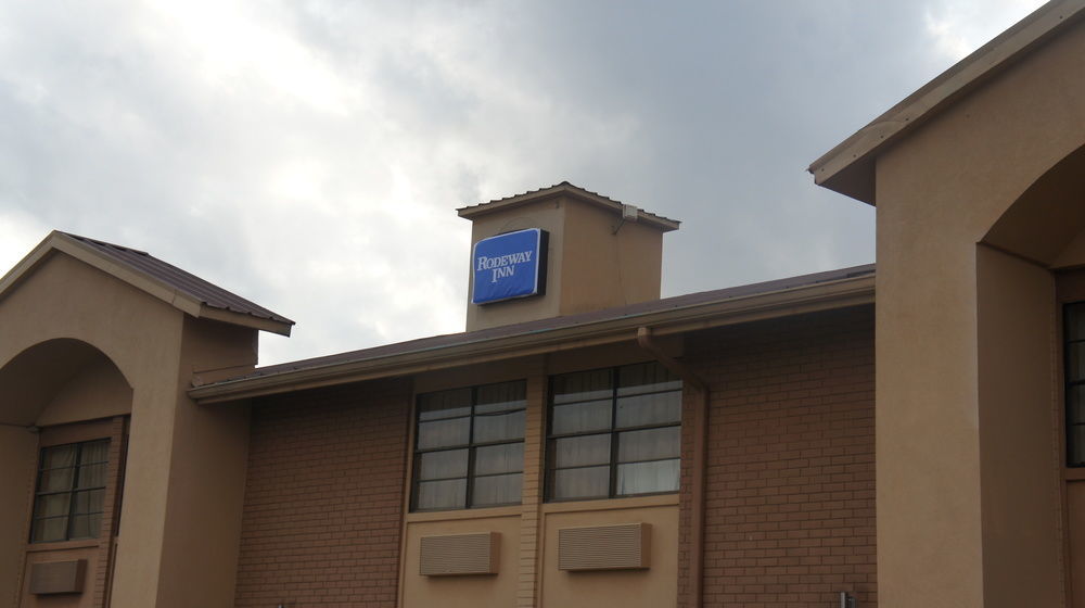 Hotel Clarion Pointe 3*