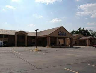 Clarion Pointe Hotel